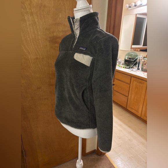 Patagonia Charcoal Fleece with Cream Accent - Picture 3 of 10